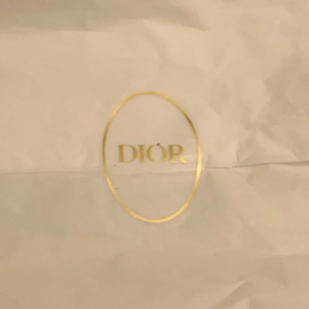 Dior White Embossed Box with Gold Logo w/ Ribbon & Tissue - Picture 7 of 8